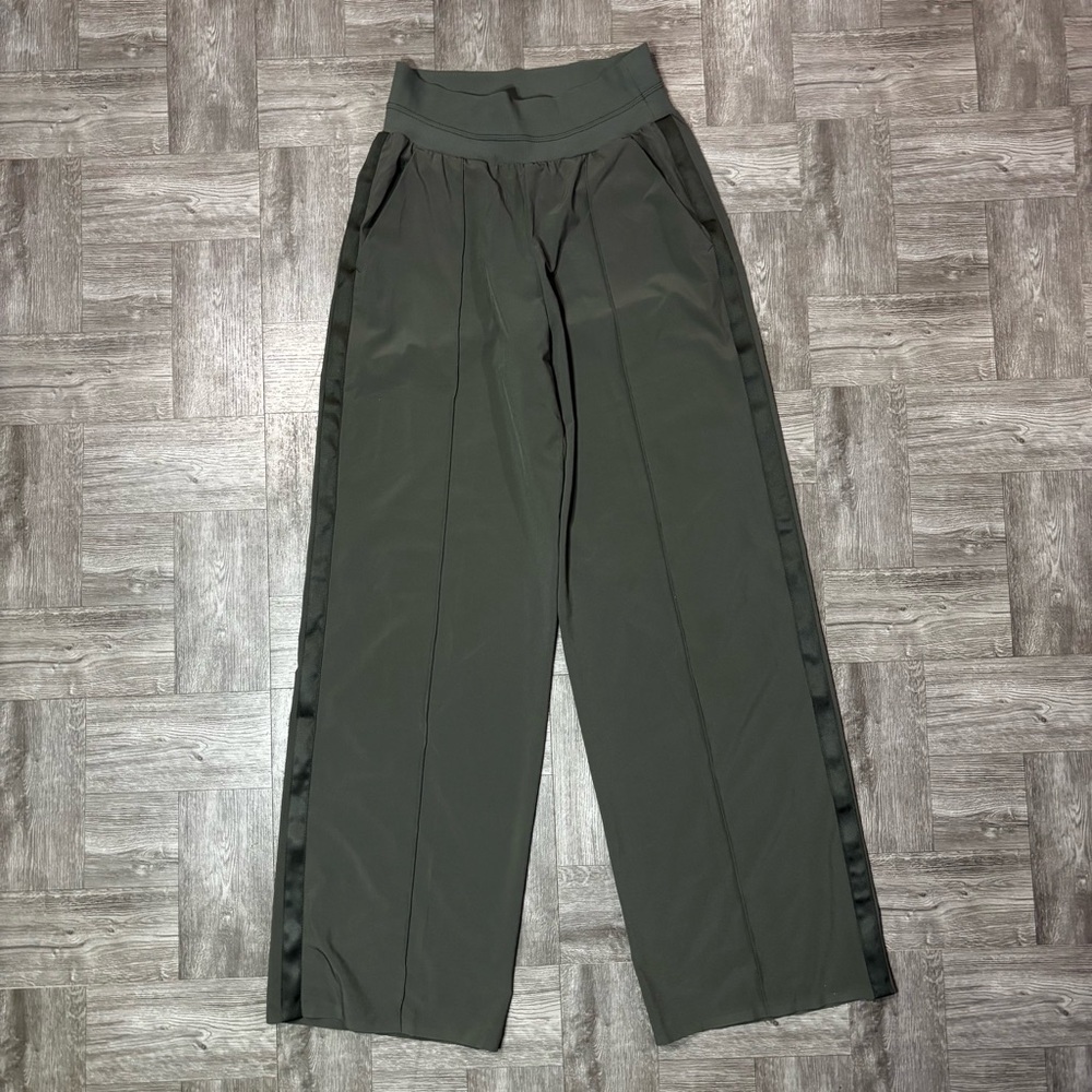 Women’s Athleta Nolita Wide Leg Stretch Waist Athletic Pants Size 4